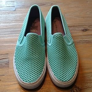 Airwalk slip-ons